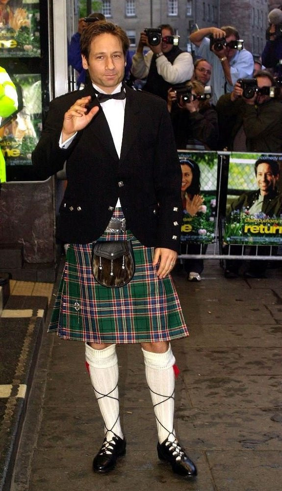 Ngôi sao của bộ phim X-files David Duchovny tới buổi ra mắt 'Return to Me' có sự tham gia của Hoàng tử xứ Wales ở rạp chiếu phim Odeon, Edinburgh vào tháng 5/2000. (Nguồn: Sputniknews)