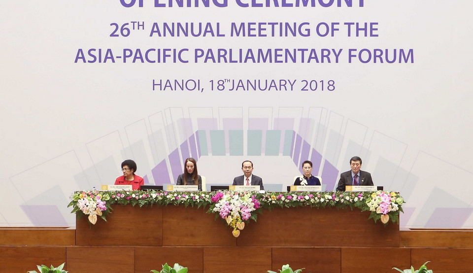 Chủ tịch nước Trần Đại Quang (giữa); Chủ tịch Quốc hội Nguyễn Thị Kim Ngân, Chủ tịch APPF 26 (thứ hai từ phải sang) và các đại biểu chủ trì phiên khai mạc APPF 26. (Ảnh: Trọng Đức/TTXVN)