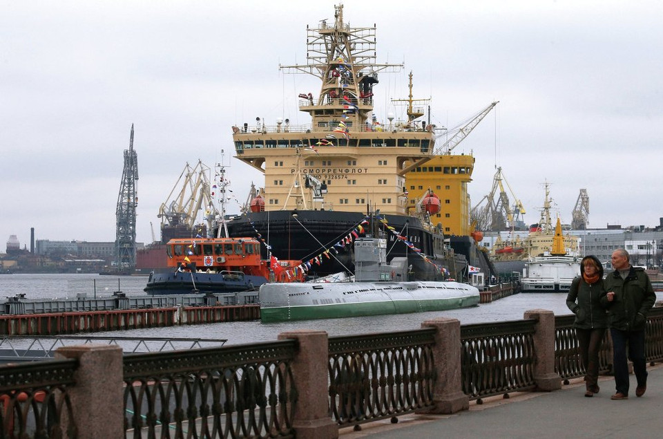Người dân thành phố tại cảng Lieutenant Shmidt ở Saint Petersburg. (Nguồn: Sputniknews)