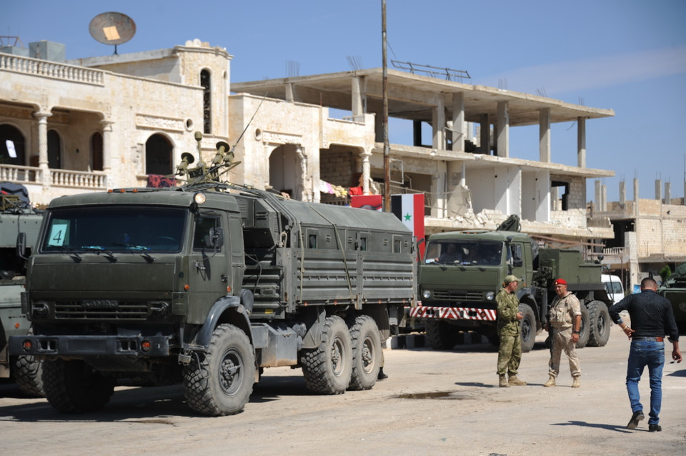 Thổ Nhĩ Kỳ-Nga căng thẳng liên quan tỉnh Idlib của Syria. Trong ảnh: Binh sỹ Nga được triển khai tại khu vực Khan Sheikhun, ngoại ô tỉnh Idlib, Syria. (Nguồn: AFP/TTXVN)