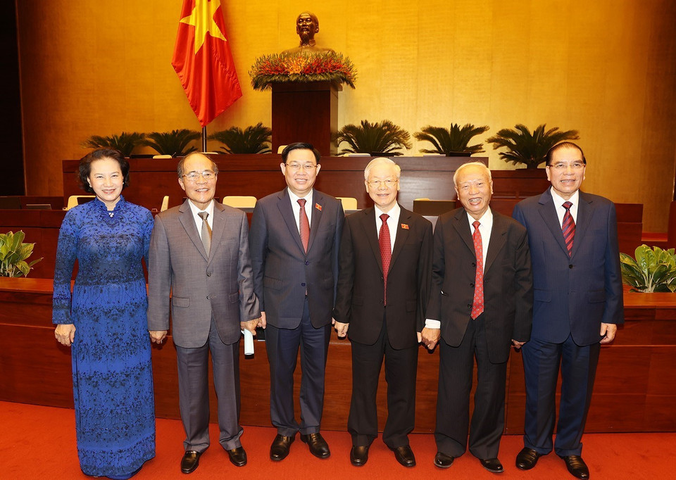 Tổng Bí thư Nguyễn Phú Trọng và các Chủ tịch Quốc hội qua các thời kỳ. (Ảnh: Trí Dũng/TTXVN)