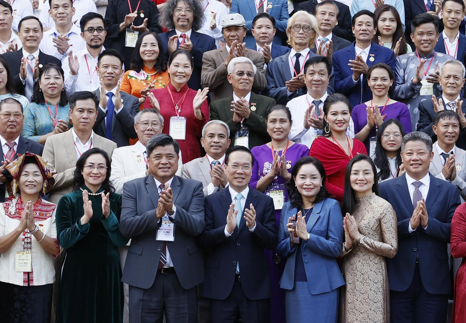 Chủ tịch nước Võ Văn Thưởng với các đại biểu. (Ảnh: Thống Nhất/TTXVN)