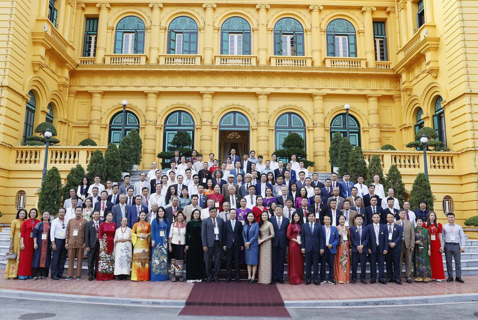 Chủ tịch nước với các đại biểu tại buổi gặp mặt. (Ảnh: Thống Nhất/TTXVN)