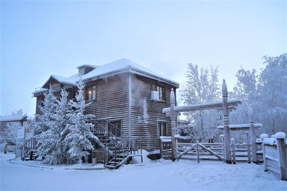 Một ngôi nhà trong Thành phố Cổ ở trung tâm thành phố Yakutsk. (Ảnh: Duy Trinh/TTXVN)