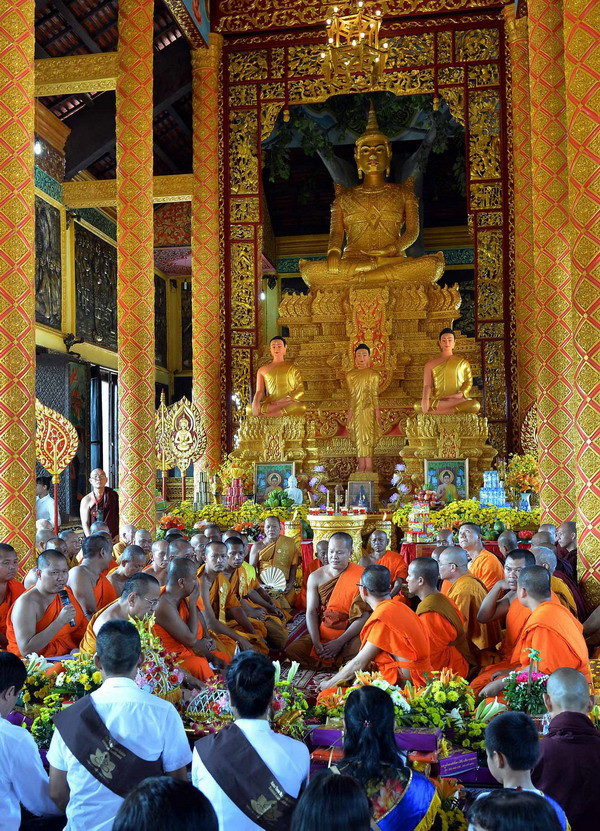 Quang cảnh Đại lễ dâng Y Kathina tại chính điện. (Ảnh: Thanh Hà/TTXVN)