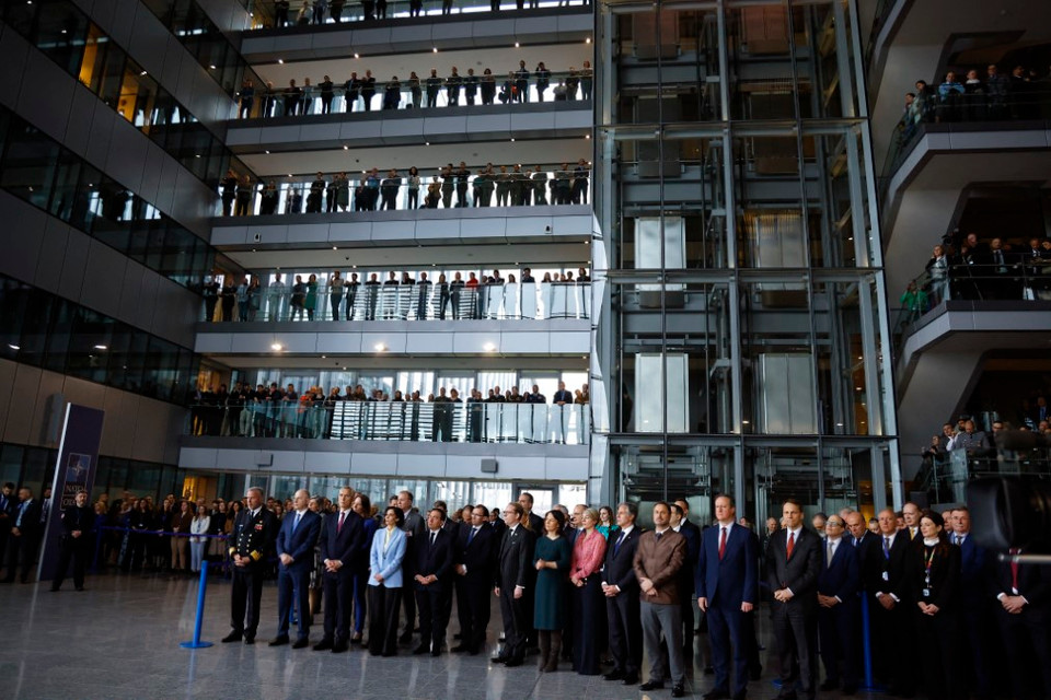 Tổ chức Hiệp ước Bắc Đại Tây Dương (NATO) ngày 4/4/2024 đã kỷ niệm 75 năm thành lập tại trụ sở ở Brussels (Bỉ). Sự kiện có sự tham dự của Ngoại trưởng 32 quốc gia thành viên NATO và Ngoại trưởng Mỹ Antony Blinken. (Ảnh: AFP/TTXVN)