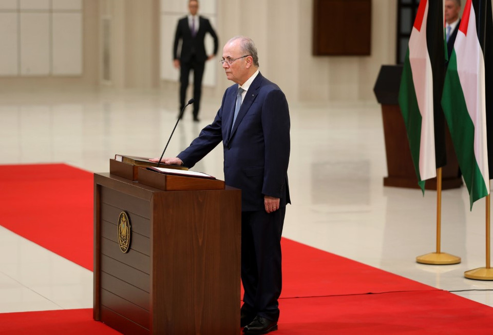 Phát biểu tại lễ ra mắt Chính phủ mới của Chính quyền Palestine (PA) hôm 31/3 vừa qua, Thủ tướng Mohammed Mustafa (ảnh) tuyên bố ưu tiên cao nhất của Chính phủ là chấm dứt xung đột ở Dải Gaza, "giảm bớt nỗi đau khổ của người dân, đạt được sự ổn định tài chính, thực hiện chương trình cải cách và phát triển hiệu quả hoạt động của các thể chế.” (Ảnh: THX/TTXVN)