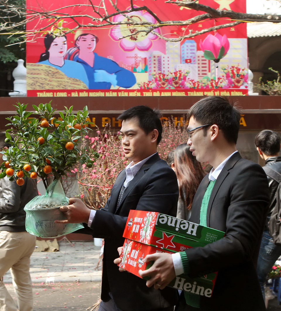 Quất cảnh cũng là thứ cây cảnh thu hút nhiều người chọn mua, chỉ sau đào. (Ảnh: Quốc Khánh/TTXVN) 