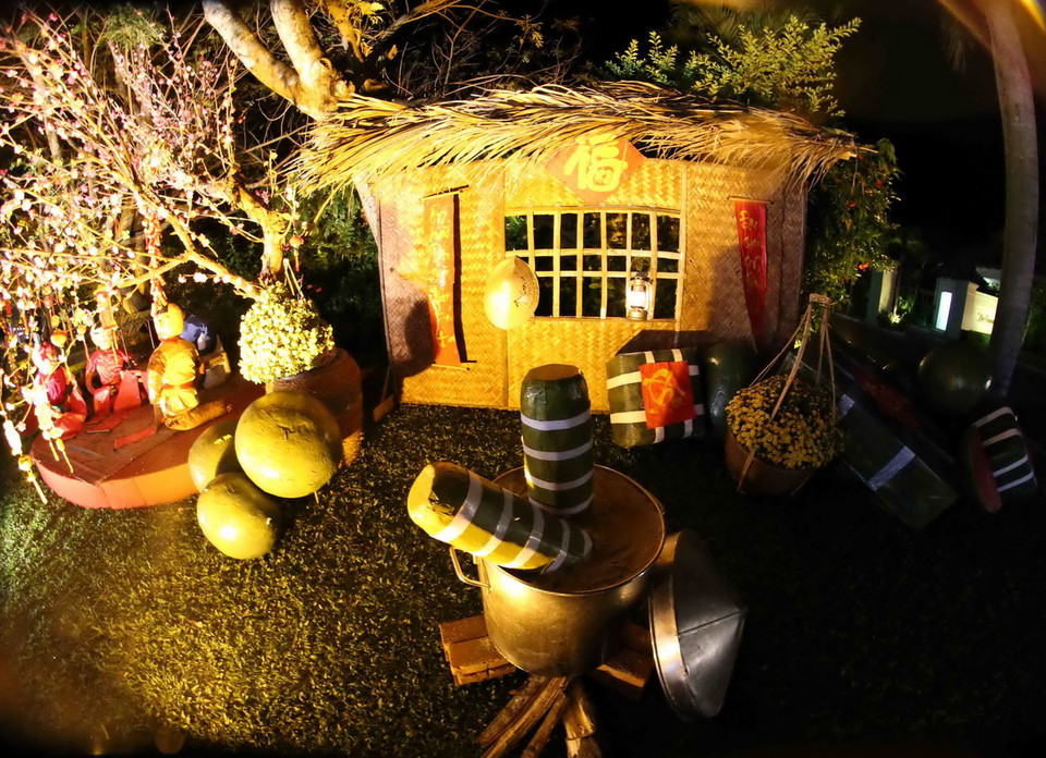 Tái hiện một không gian Tết xưa của người Việt với những món ẩm thực đặc trưng ngày Tết. (Ảnh: Trần Lê Lâm/TTXVN) 