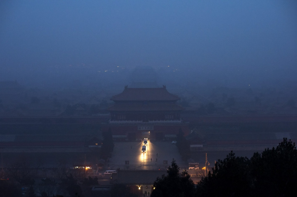 Sương mù ở Bắc Kinh ngày 20/12/2016. (Nguồn: AFP/TTXVN)
