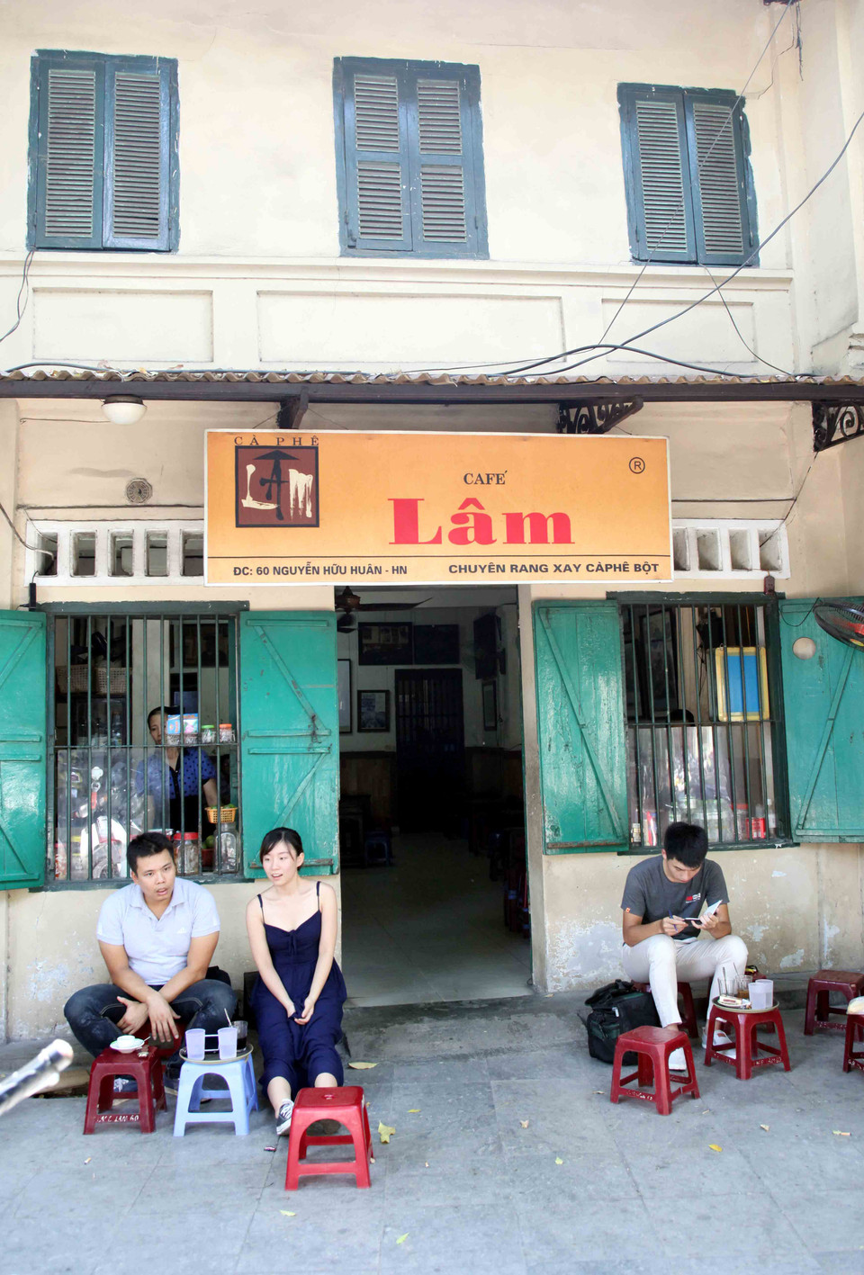 Cafe Lâm (số 60 Nguyễn Hữu Huân) ngày nay vẫn còn đậm nét cổ và gần như nguyên bản. (Ảnh: PV/Vietnam+)