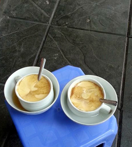 Cafe trứng đầu tiên ở Hà Nội xuất hiện từ những năm đầu thế kỷ 20, tại quán cafe Giảng, khi xưa ở phố Hàng Gai. (Ảnh: PV/Vietnam+)