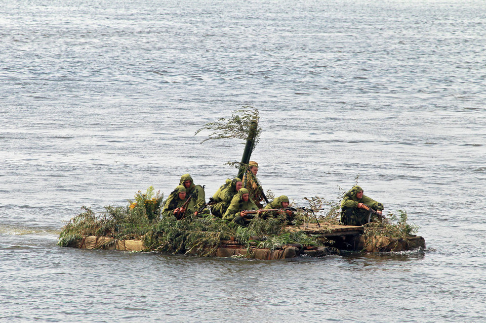 Tái hiện lại cảnh lịch sử trong Thế chiến thứ 2 trước khi bắt đầu cuộc thi kỹ thuật quân sự Open Water ở Murom. (Nguồn: Sputniknews)
