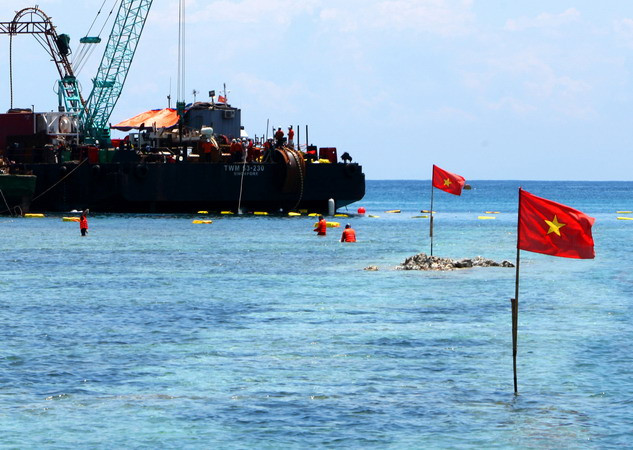 Ngày 8/9/2014, cáp điện đã được đưa lên đảo Lý Sơn. (Ảnh: Ngọc Hà/TTXVN)