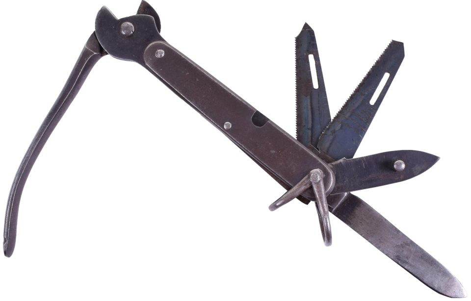 Dao đa năng với 4 lưỡi sắc nhọn, phù hợp để sử dụng cho nhiều nhiệm vụ khác nhau. (Nguồn: Thesun)