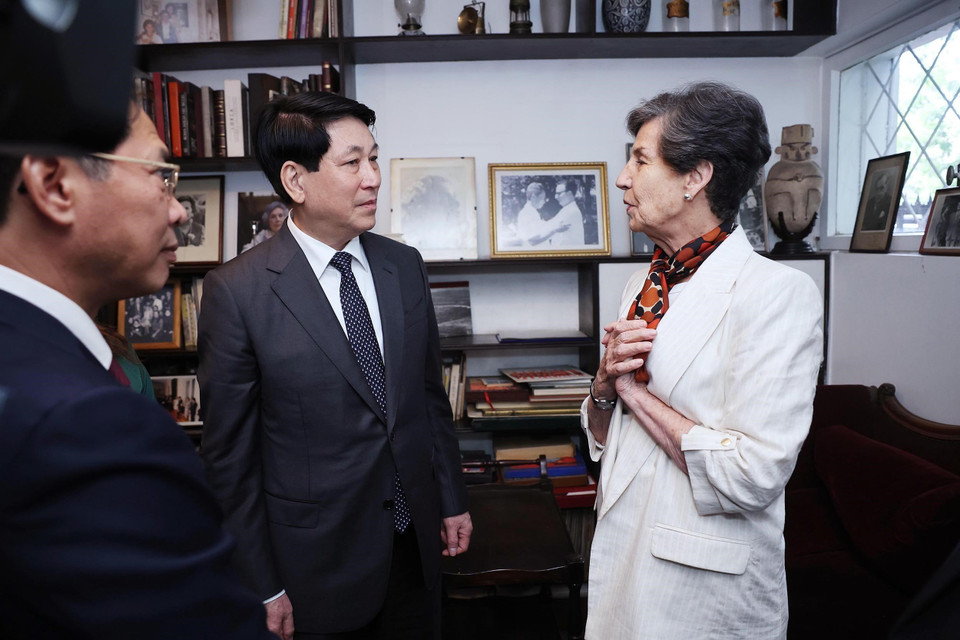 Chủ tịch nước Lương Cường thăm nhà riêng cố tổng thống Chile Salvador Allende. (Ảnh: Lâm Khánh/TTXVN)