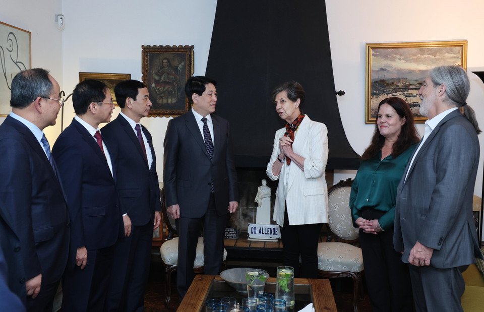 Chủ tịch nước Lương Cường gặp Thượng nghị sỹ Isabel Allende, con gái cố Tổng thống Chile Salvador Allende. (Ảnh: Lâm Khánh/TTXVN)