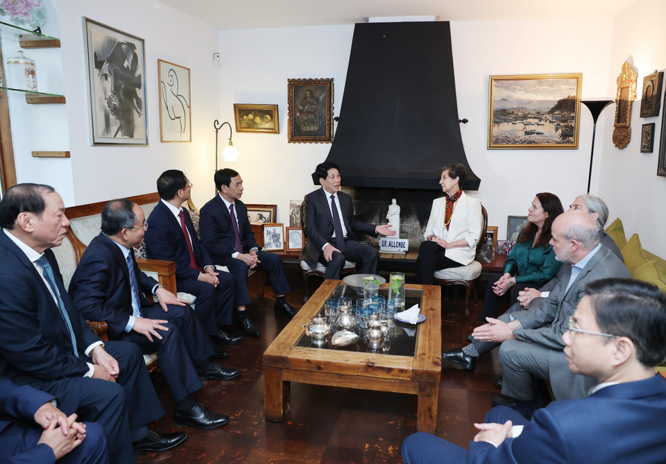 Chủ tịch nước Lương Cường thăm nhà riêng cố Tổng thống Chile Salvador Allende. (Ảnh: Lâm Khánh/TTXVN)