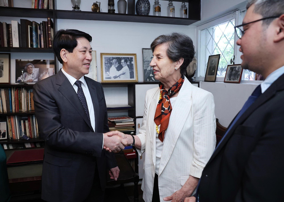 Chủ tịch nước Lương Cường với Thượng nghị sỹ Isabel Allende, con gái cố Tổng thống Chile Salvador Allende. (Ảnh: Lâm Khánh/TTXVN)