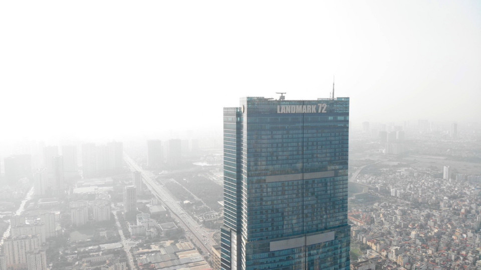 Ô nhiễm không khí tại khu vực Thanh Xuân, chỉ số (AQI) lên đến khoảng 238 ảnh hưởng nghiêm trọng tới sức khỏe người dân. (Ảnh: Thành Đạt/TTXVN)