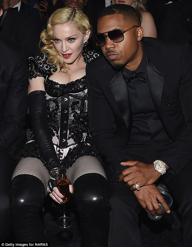 Hai ngôi sao này luôn như 'hình với bóng' trong suốt buổi lễ trao giải.