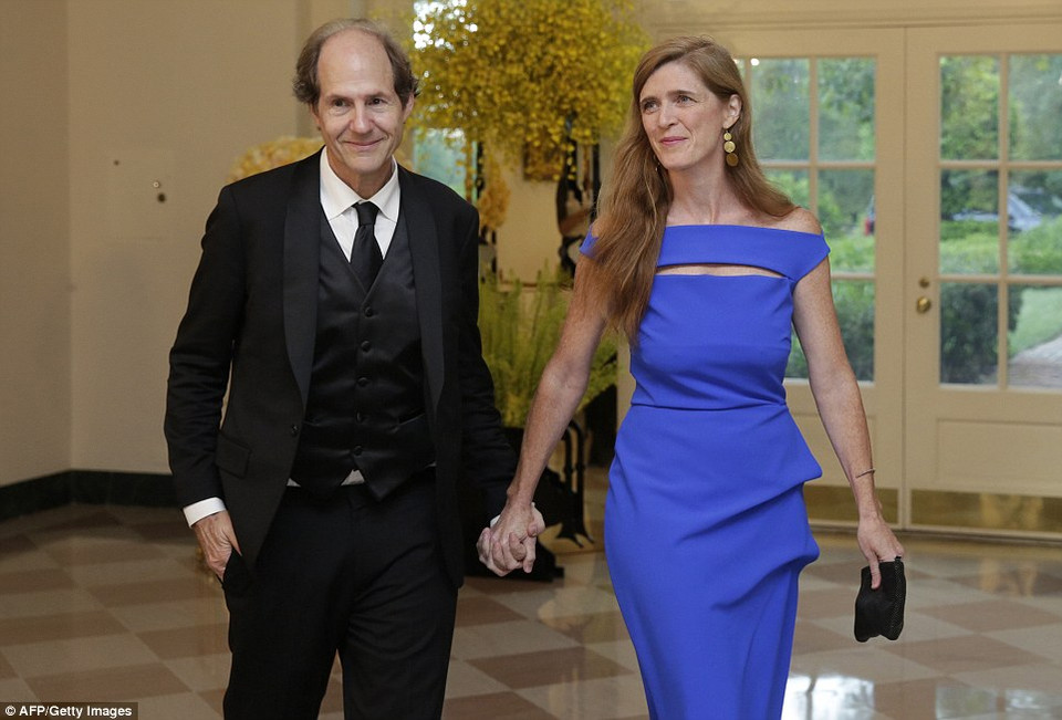 Đại sứ Mỹ ở Liên ​hợp quốc Samantha Power cùng phu quân. (Nguồn: Dailymail)