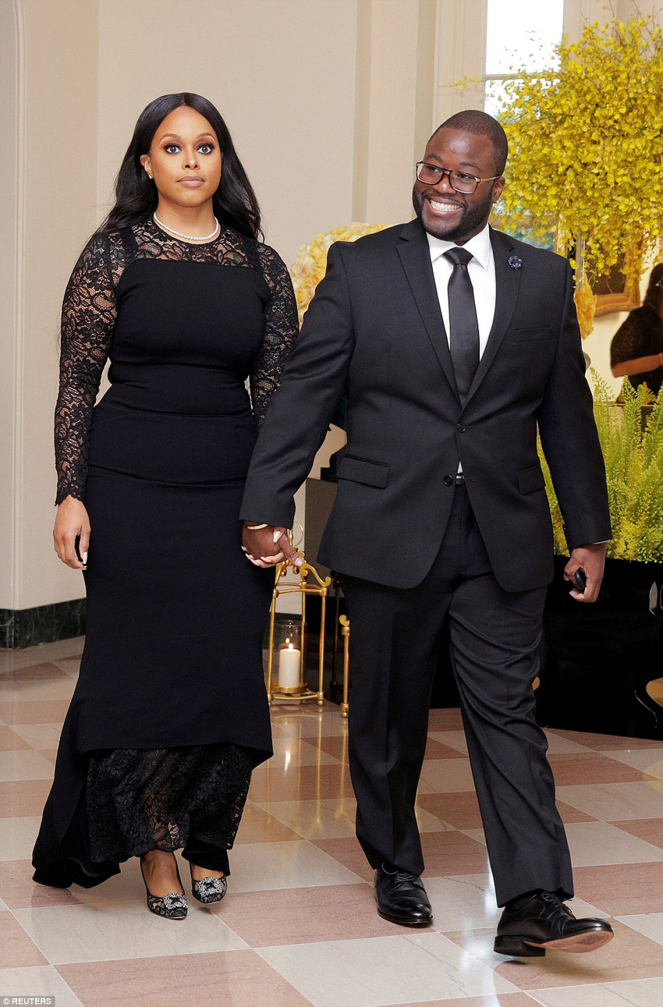 Nghệ sỹ Chrisette Michele và Doug Ellison tới trình diễn tại buổi tiệc. (Nguồn: Dailymail)