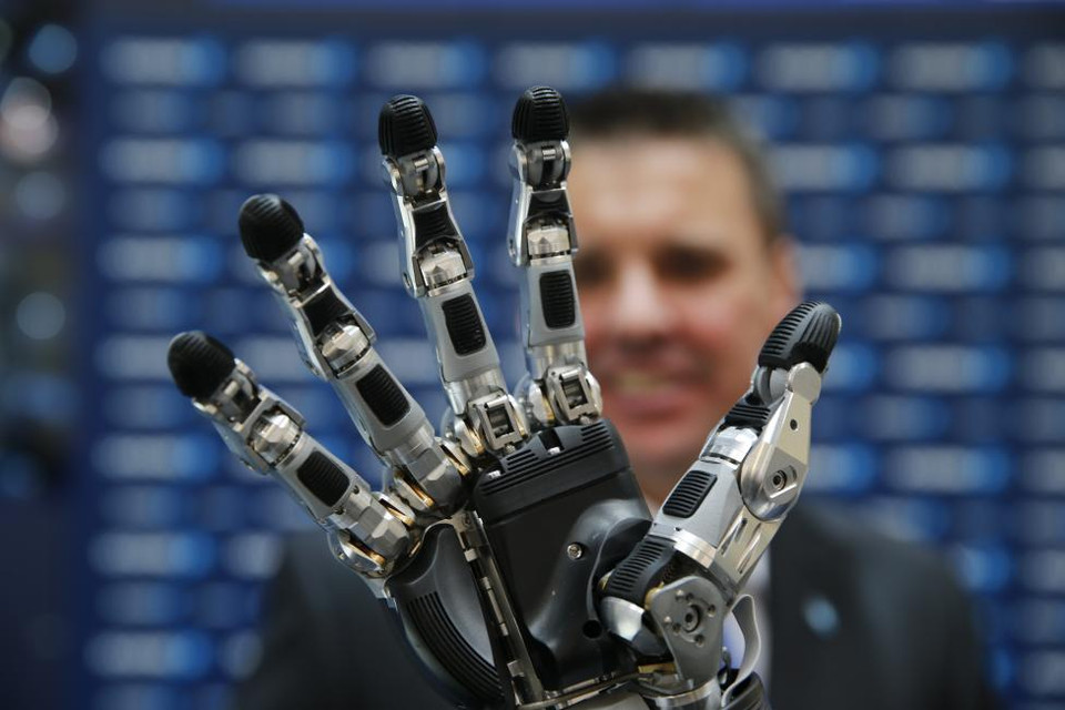 Một bàn tay robot hoạt động linh hoạt do hãng SCHUNK phát triển. (Nguồn: Reuters)