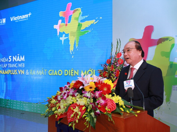 Phó Thủ tướng Nguyễn Xuân Phúc phát biểu chỉ đạo công tác thông tin của TTXVN và báo VietnamPlus. (Nguồn: TTXVN)