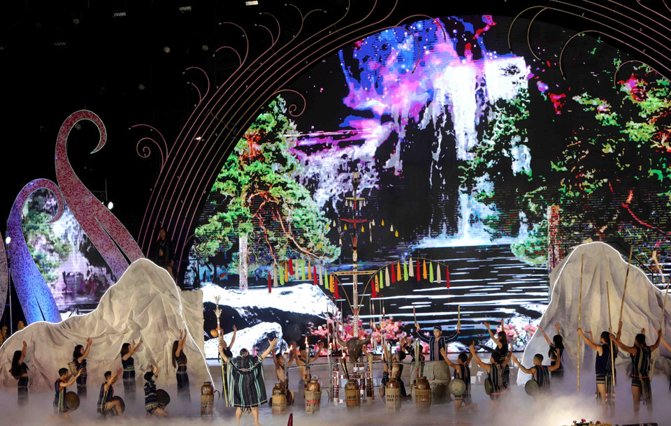 Trải qua 8 kỳ khai hội, Festival Hoa Đà Lạt đã được xã hội ghi nhận, là một sự kiện văn hóa du lịch nổi bật, là lễ hội đặc trưng cùa thành phố cao nguyên thơ mộng. (Ảnh: Nhật Anh/TTXVN)