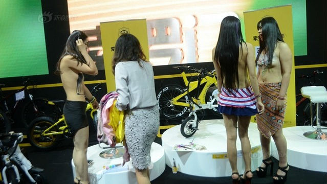 Triển lãm xe máy và xe đạp quốc tế lần thứ 26 được tổ chức ở Thượng Hải (Trung Quốc) đã thu hút sự chú ý của khách tham quan. (Nguồn: Shanghaiist)