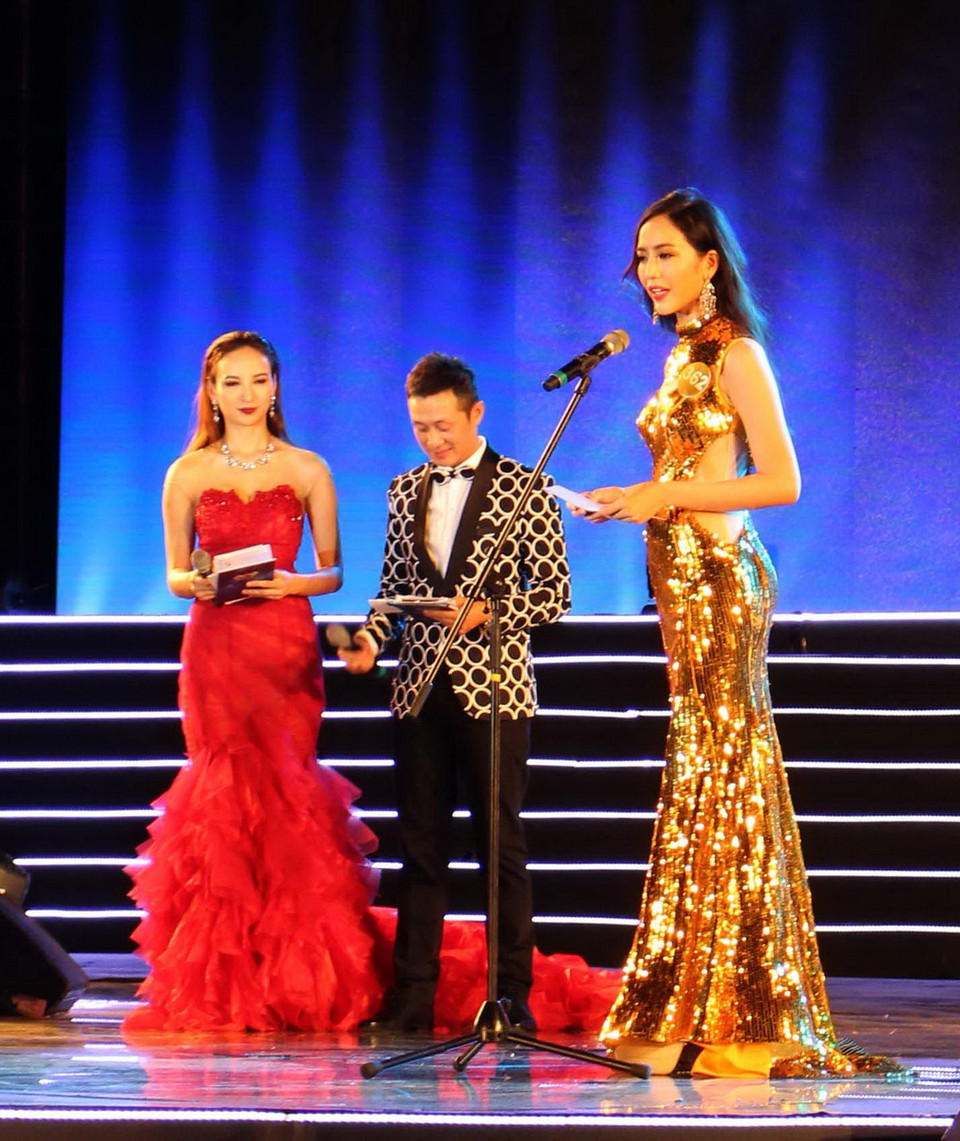 Thí sinh tham dự phần thi ứng xử. (Ảnh: Trịnh Duy Hưng/TTXVN) 