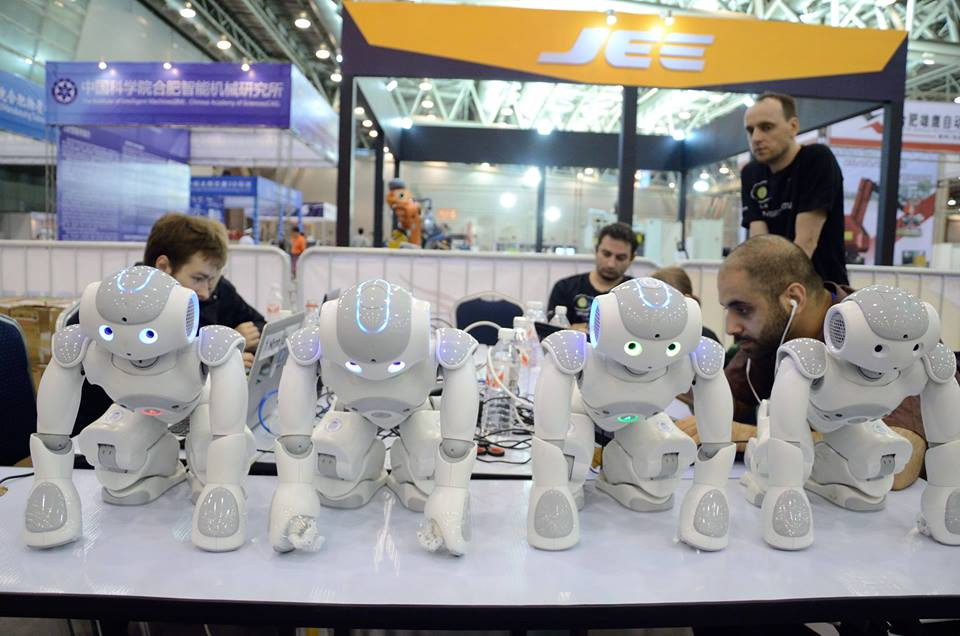 Giải RoboCup được tổ chức thường niên từ năm 1997 nhằm mục đích đẩy mạnh các hoạt động nghiên cứu về robot và trí thông minh nhân tạo. Hơn thế, đội bóng đặc biệt này còn nhằm mục tiêu chiến thắng con người. (Nguồn: CCTVNews)