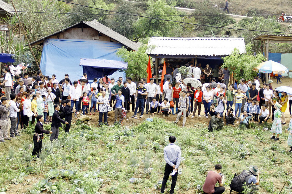 Chuẩn bị thi tung còn. (Ảnh: Thu Hằng/TTXVN)