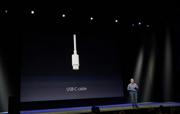 Để làm cho máy MacBook mới thực sự mỏng và nhẹ, Apple đã "thẳng tay" loại bỏ các cổng kết nối thông dụng và thay váo đó là cổng kết nối tất cả trong một usb type C