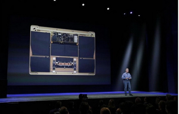 Tuy máy mỏng và độ phân giải cao hơn nhưng Apple không thỏa hiệp để giảm thời lượng pin mà vẫn đảm bảo pin chạy từ 9-10 giờ.