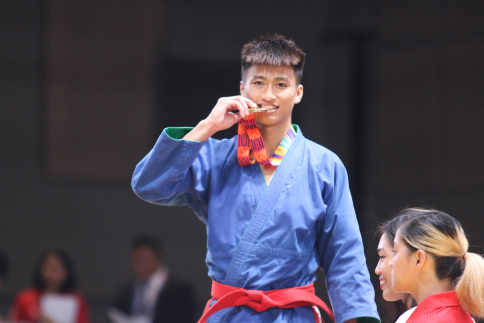 Võ sỹ Lê Đức Đông mang về tấm huy chương Vàng cho đội tuyển Kurash Việt Nam. (Ảnh: Hoàng Linh/TTXVN)