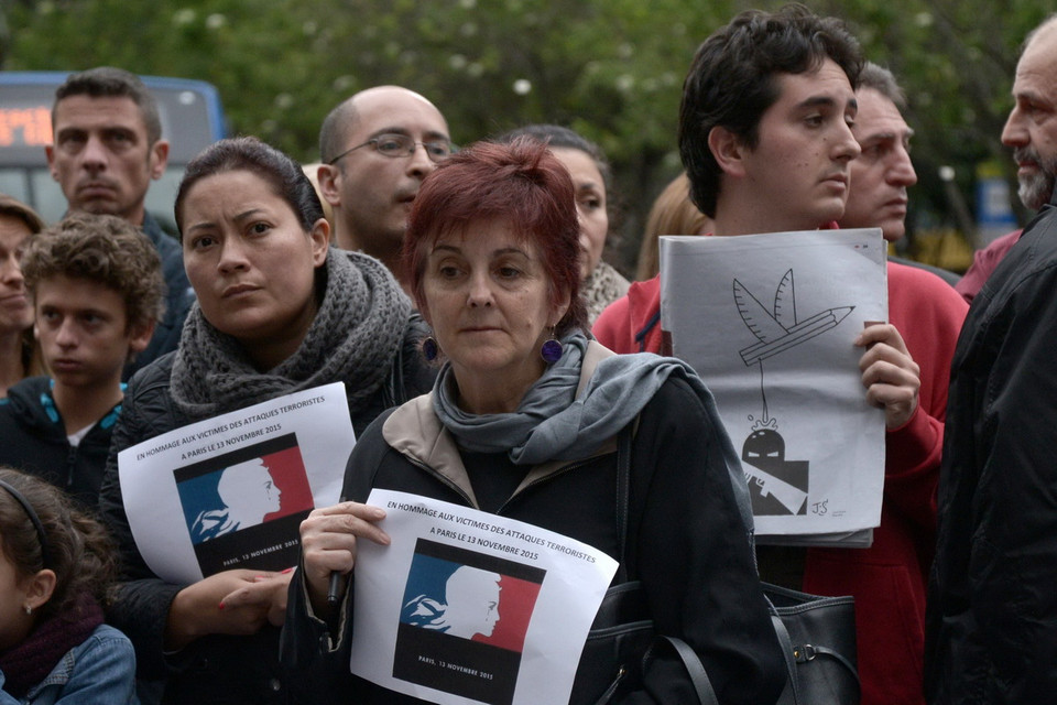 Người dân Colombia tham gia cuộc tuần hành tại thủ đô Bogotá, phản đối vụ tấn công khủng bố ở Pháp. (Nguồn: AFP/TTXVN)