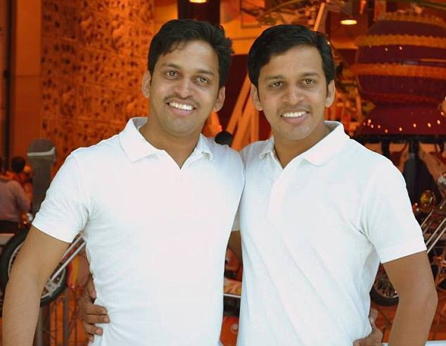 Hai anh em đã đăng tin tuyển vợ trên báo và tạo ra trang Facebook dành cho các cặp sinh đôi ở Kerala. (Nguồn: CCTVNews)