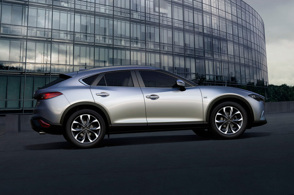 Phiên bản trang bị động cơ nhỏ hơn 2,0 lit sẽ có bánh xe hợp kim 17-inch, trong khi bản 2,5 lít sẽ được trang bị bánh xe hợp kim 19-inch tiêu chuẩn.