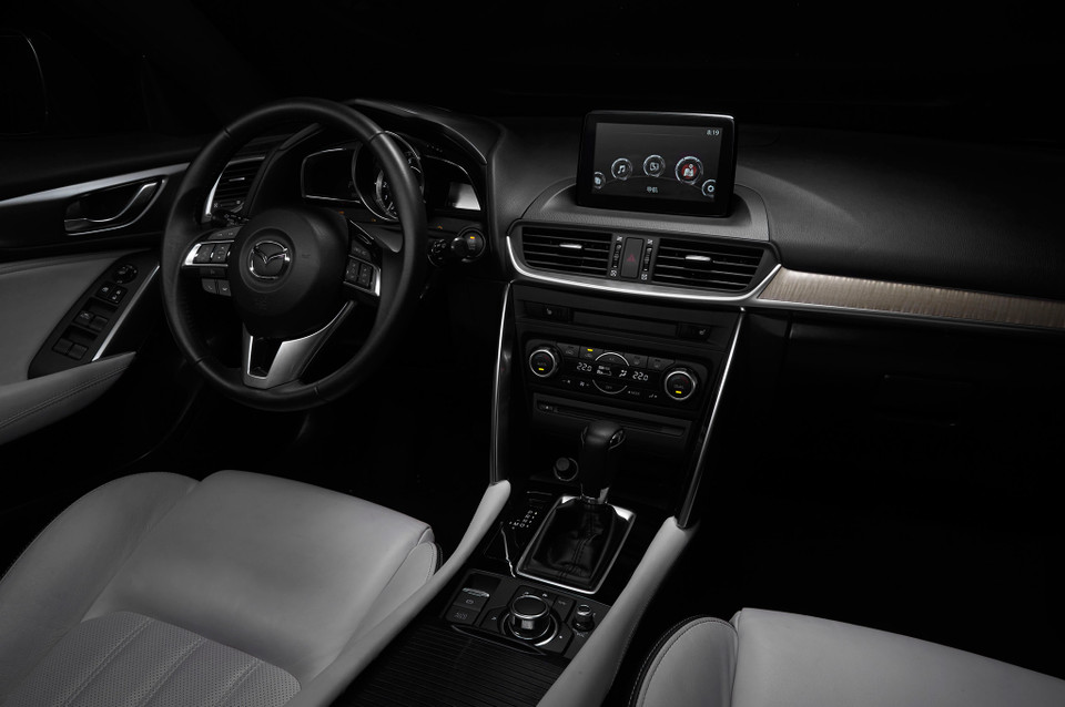 Nội thất xe được trang bị những tiện ích giải trí cao cấp. 