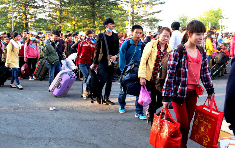  Từ tờ mờ sáng nay, hàng ngàn công nhân đã tập trung đông đủ về tại thành phố mới Bình Dương để làm lễ xuất hành. (Ảnh: Dương Chí Tưởng/Vietnam+)