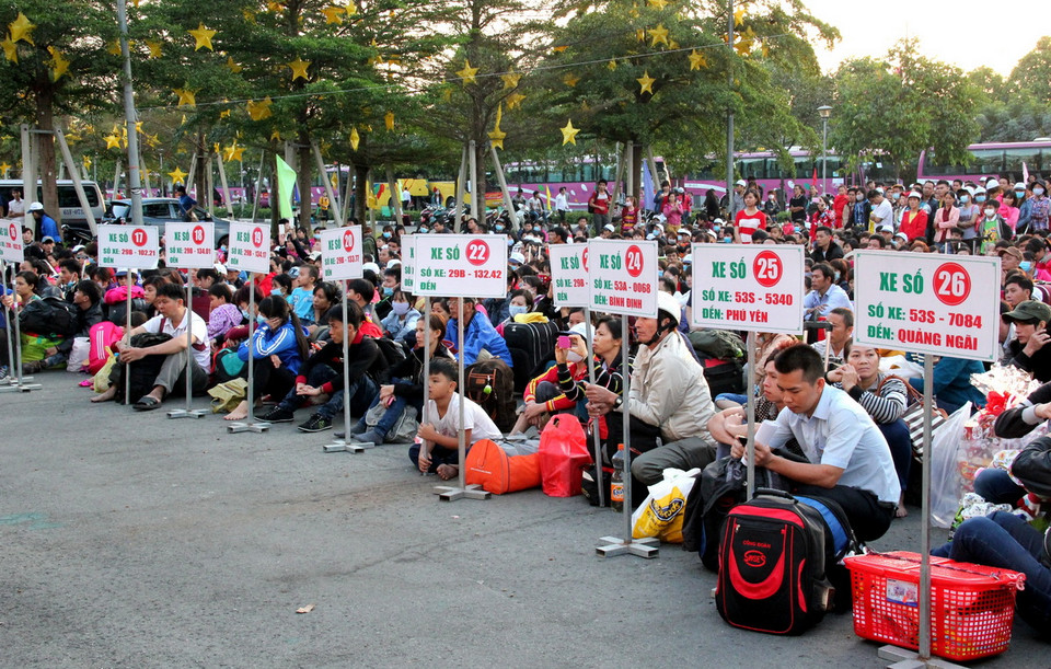 Liên đoàn Lao động tỉnh Bình Dương cho biết từ nguồn trích ngân sách, năm nay tỉnh đã hỗ trợ được 2.000 công nhân về Tết hoàn toàn miễn phí. (Ảnh: Dương Chí Tưởng/Vietnam+)