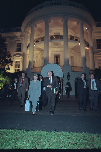 Gia đình cựu Phó Tổng thống Cheney rời Nhà Trắng để tới một địa điểm bí mật. (Nguồn: Pbs.org)