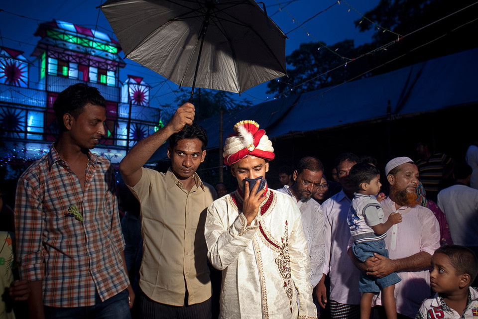 Mohammad Hasamur Rahman, chú rể 32 tuổi, tới phòng cưới. (Nguồn: Getty Images)