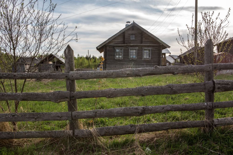 Du khách phải mất 1,5 tiếng để khám phá hết ngôi làng. Kinerma hiện có 16 ngôi nhà thuộc diện di tích lịch sử, 6 ngôi trong đó được đánh giá là công trình kiến trúc nghệ thuật. (Nguồn: Sputniknews)