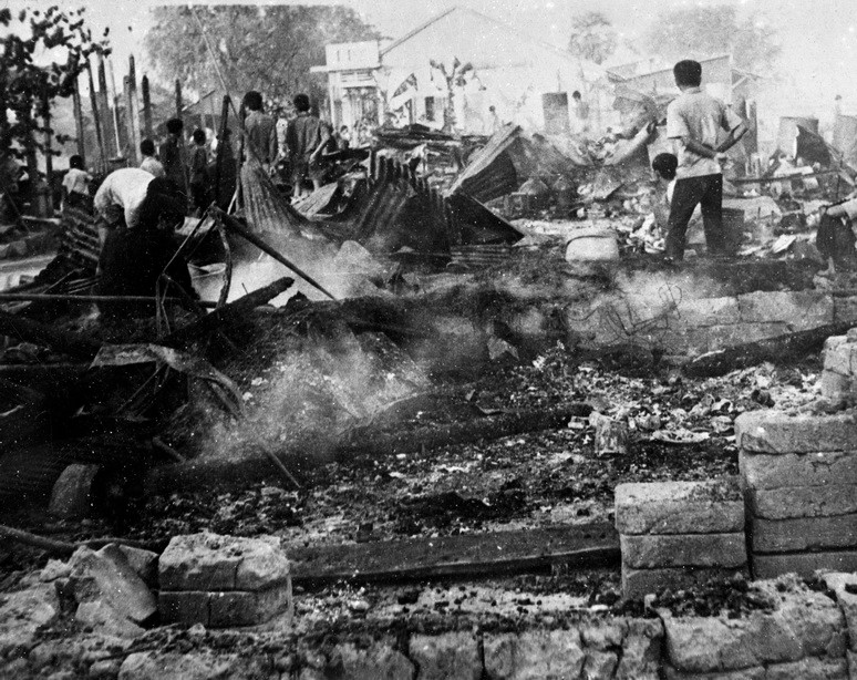 Ngày 30/4/1977, quân Pol Pot đánh vào 14/16 xã biên giới thuộc tỉnh An Giang, tàn phá các bản làng, trường học, cơ sở sản xuất của ta, bắn pháo vào những nơi đông dân cư ở sát biên giới và vào sâu trong lãnh thổ Việt Nam. (Nguồn: TTXVN)