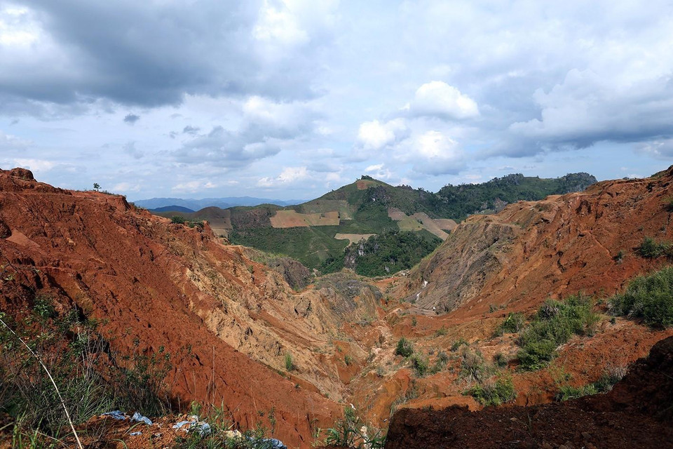 Khung cảnh hoang tàn tại mỏ vàng Háng Trợ. (Ảnh: Phan Tuấn Anh/TTXVN)
