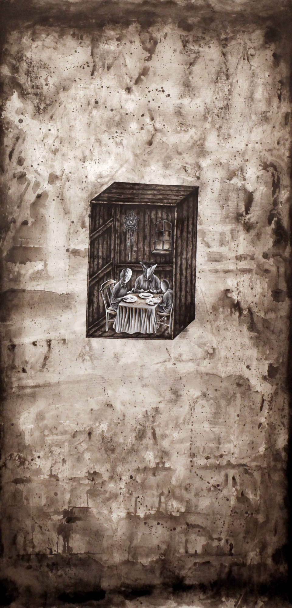 Loạt tranh này tạo điều kiện cho nghệ sĩ có thể thấu hiểu hoàn cảnh, vượt qua trở ngại và nó đã được thể hiện bằng một cách thức rất mong manh về sự xung đột giữa ngoại giới và tình trạng nội giới của người nghệ sĩ. (Ảnh: Doãn Đức/Vietnam+)