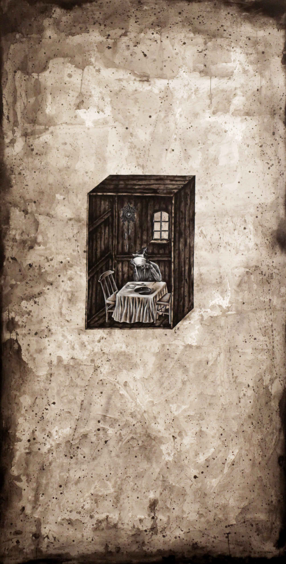 Loạt tranh này tạo điều kiện cho nghệ sĩ có thể thấu hiểu hoàn cảnh, vượt qua trở ngại và nó đã được thể hiện bằng một cách thức rất mong manh về sự xung đột giữa ngoại giới và tình trạng nội giới của người nghệ sĩ. (Ảnh: Doãn Đức/Vietnam+)